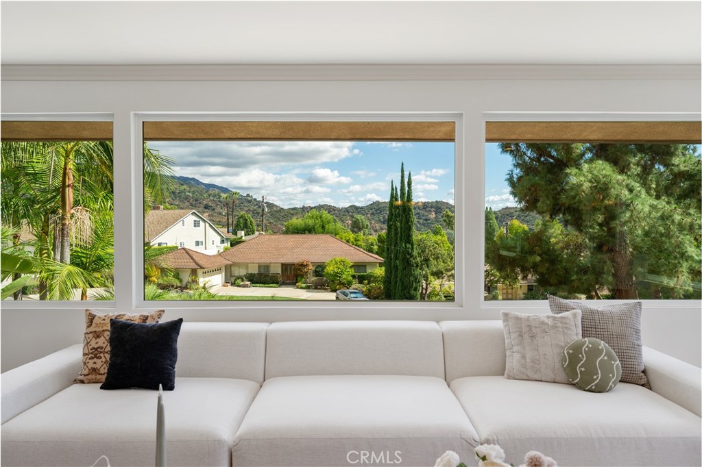 2047 Carolwood Property Photo 4