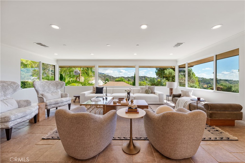 2047 Carolwood Property Photo 5