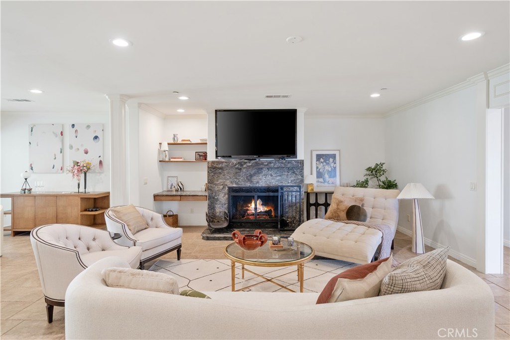 2047 Carolwood Property Photo 7