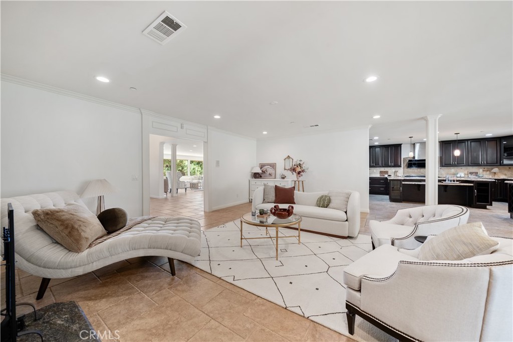 2047 Carolwood Property Photo 9