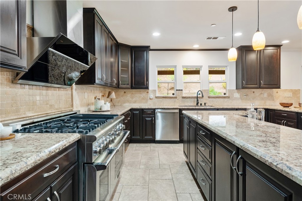 2047 Carolwood Property Photo 14