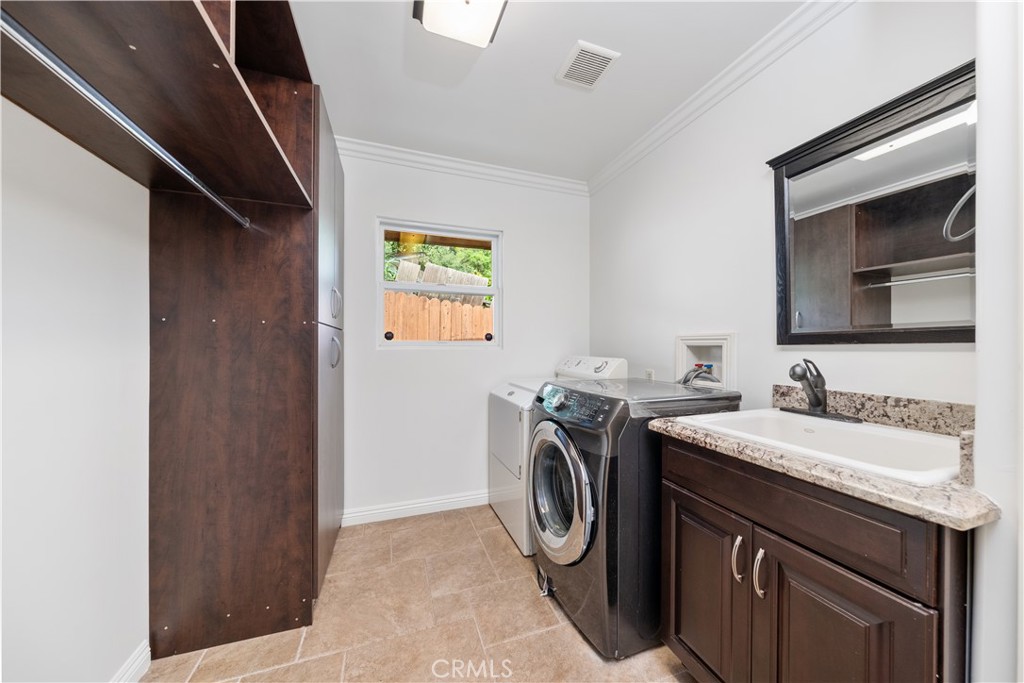 2047 Carolwood Property Photo 29