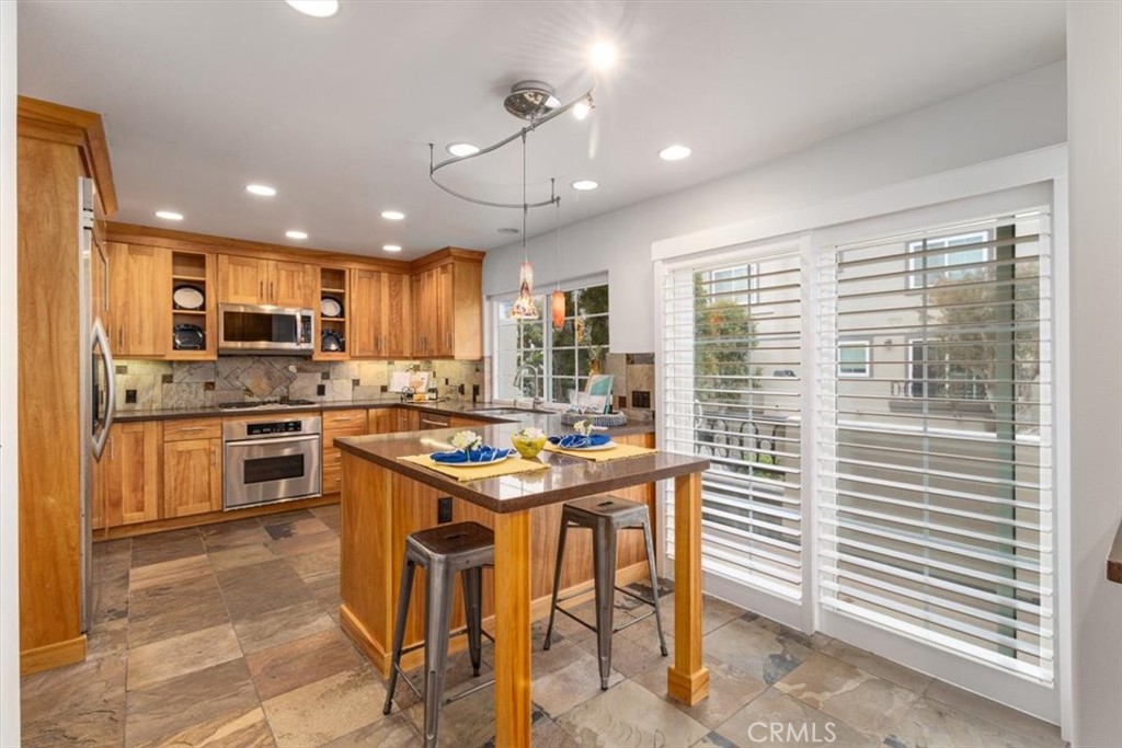 19381 Maidstone Property Photo 7