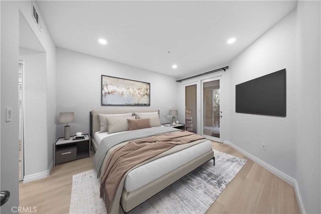 2253 Martin #106 Property Photo 3