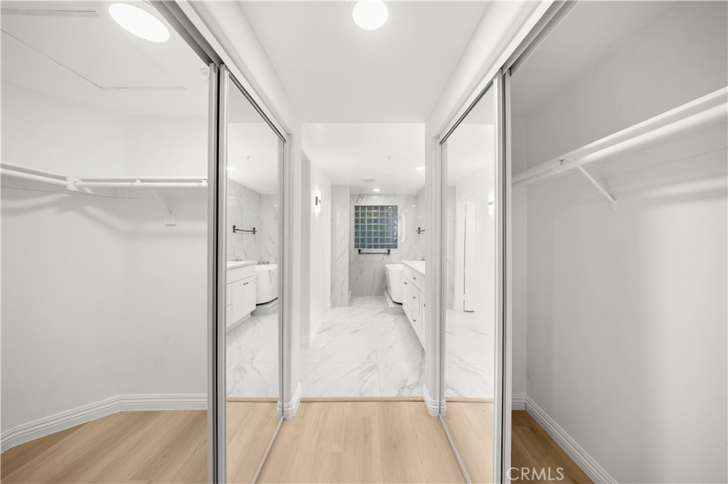 2253 Martin #106 Property Photo 5