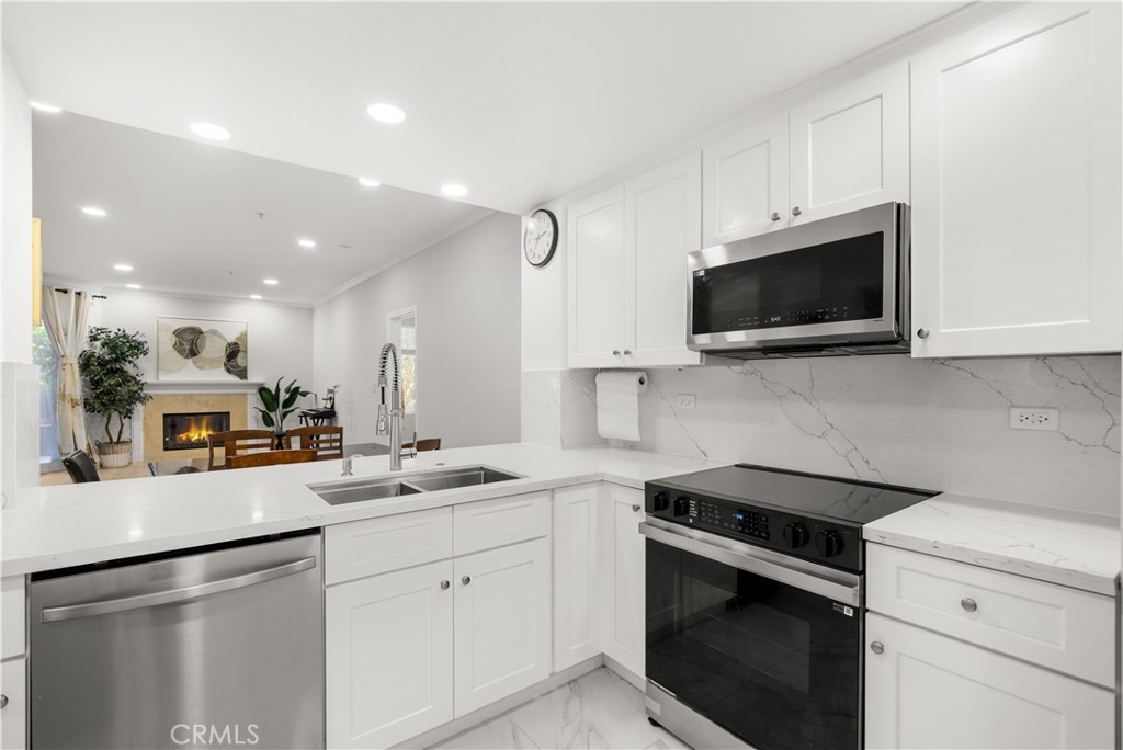 2253 Martin #106 Property Photo 9