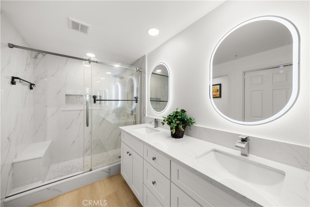 2253 Martin #106 Property Photo 13