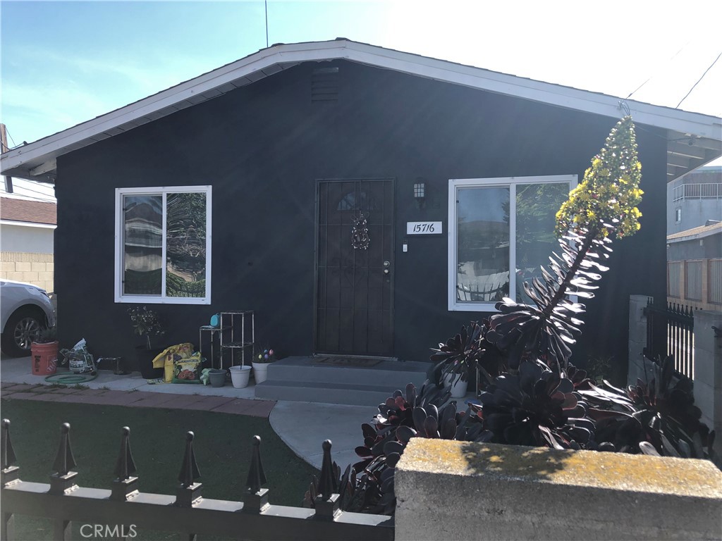 15718 Larch Avenue Property Photo 1