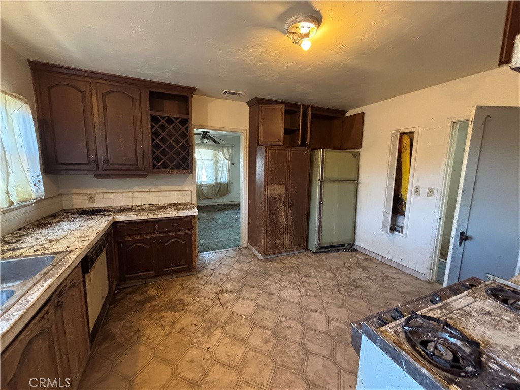 2106 Sheridan Property Photo 4