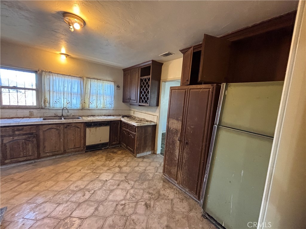 2106 Sheridan Property Photo 6