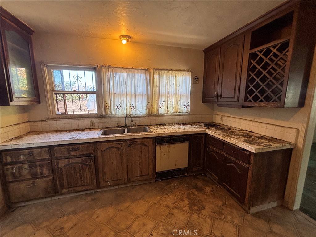 2106 Sheridan Property Photo 7