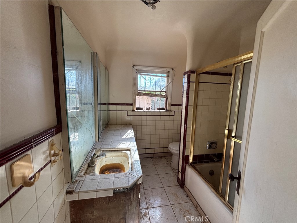 2106 Sheridan Property Photo 16