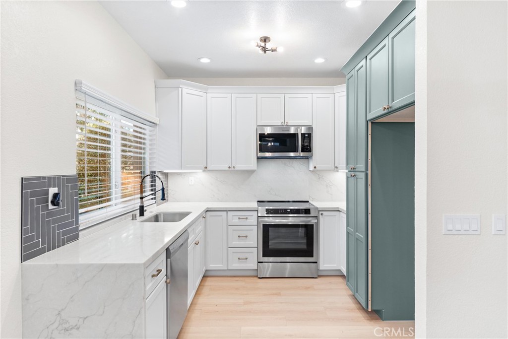 13 Silvertide Drive Property Photo 1