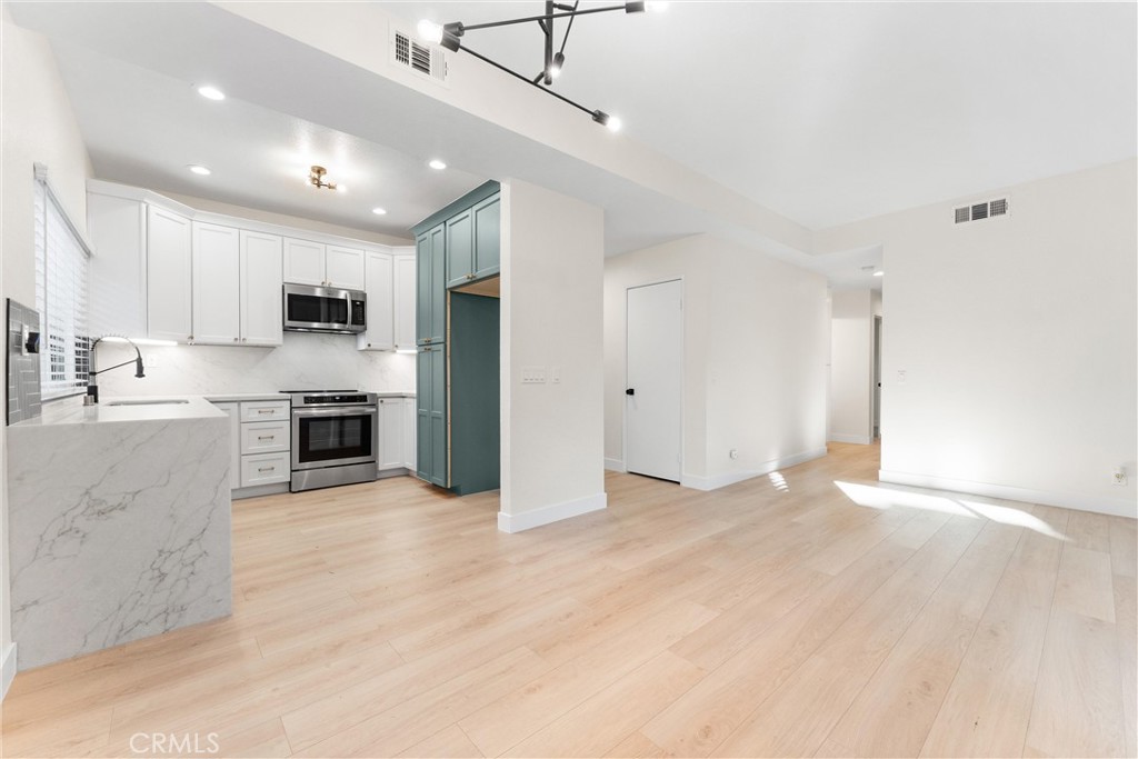 13 Silvertide Drive Property Photo 5