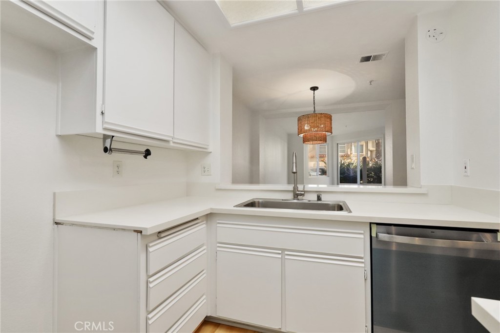 2000 Pacific Coast Highway 103 Property Photo 8