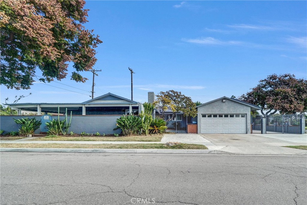 2131 W Niobe Avenue Property Photo 1