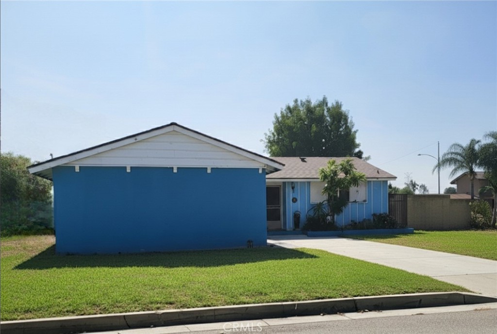 5724 N Galanto Property Photo 1