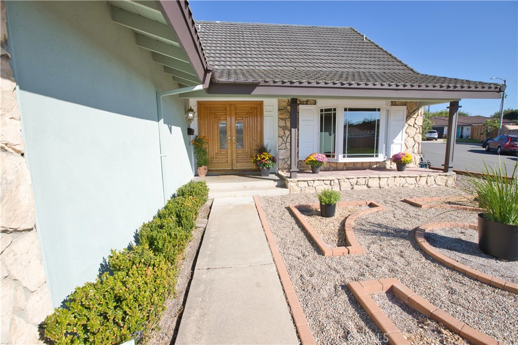 19362 Weymouth Lane Property Photo 5