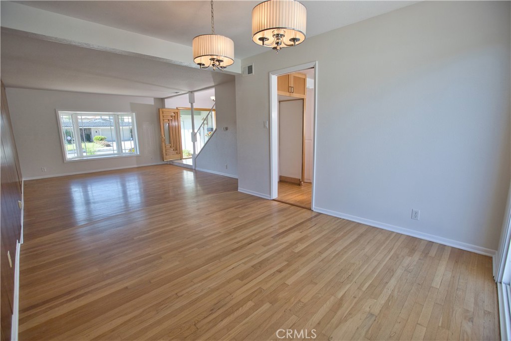 19362 Weymouth Lane Property Photo 10