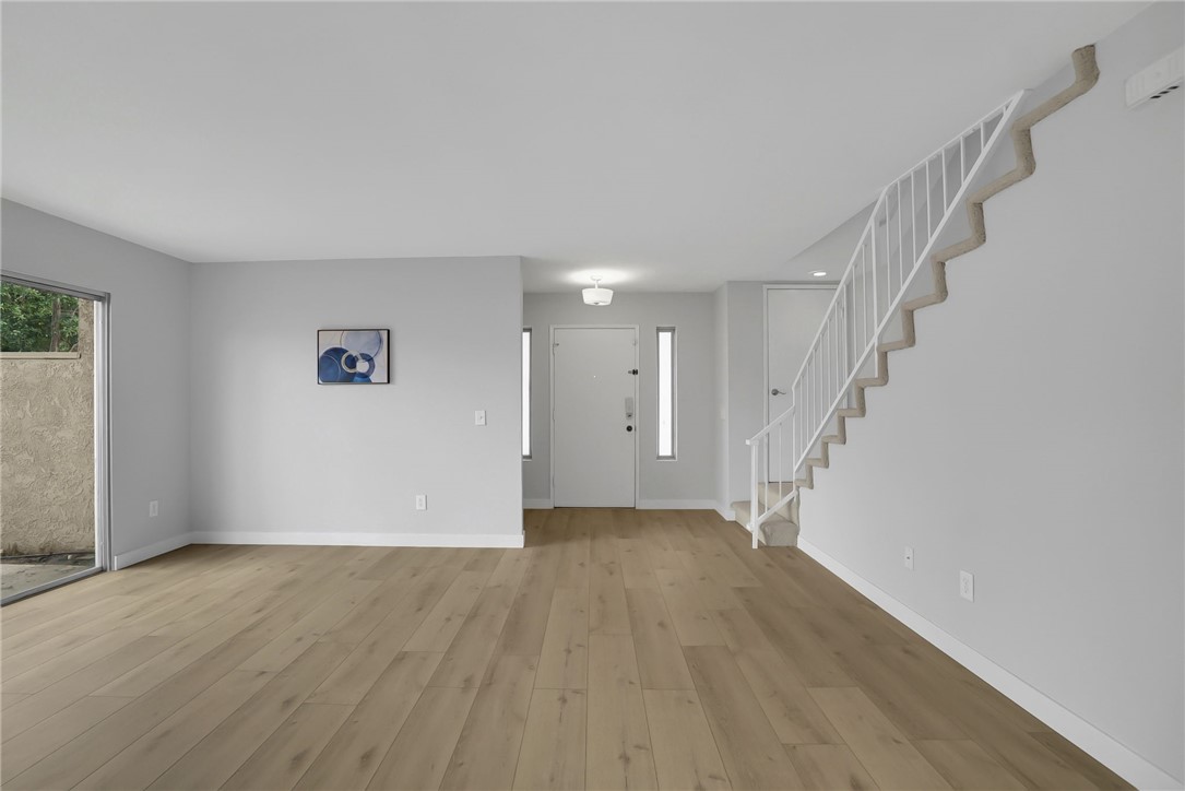 1712 S Mountain Ave E Property Photo 2