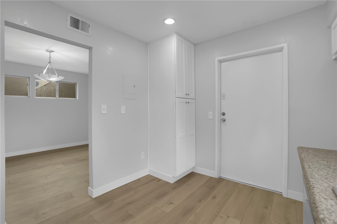 1712 S Mountain Ave E Property Photo 5