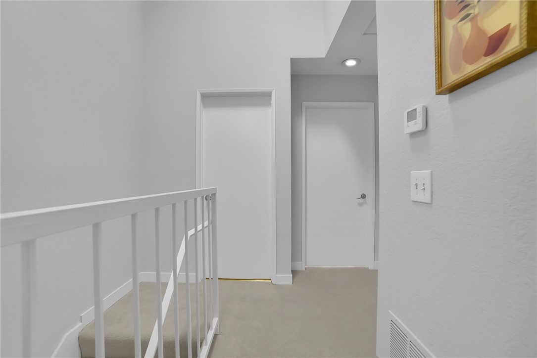 1712 S Mountain Ave E Property Photo 9