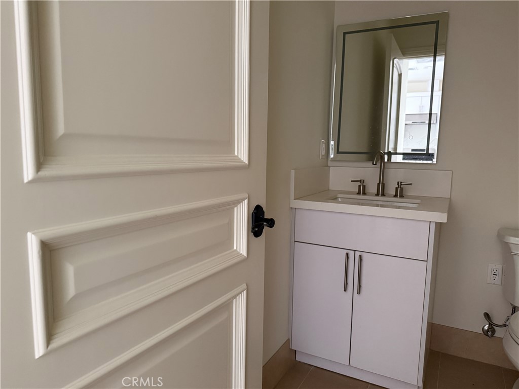 1598 Long Beach 307 Property Photo 5