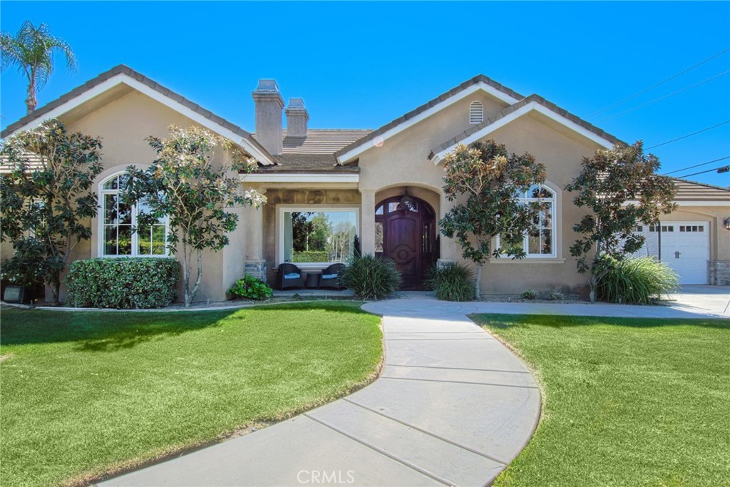 211 S Grand Property Photo