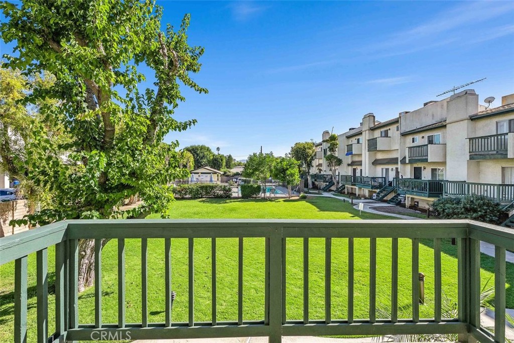 428 W 1st Street Property Photo 3