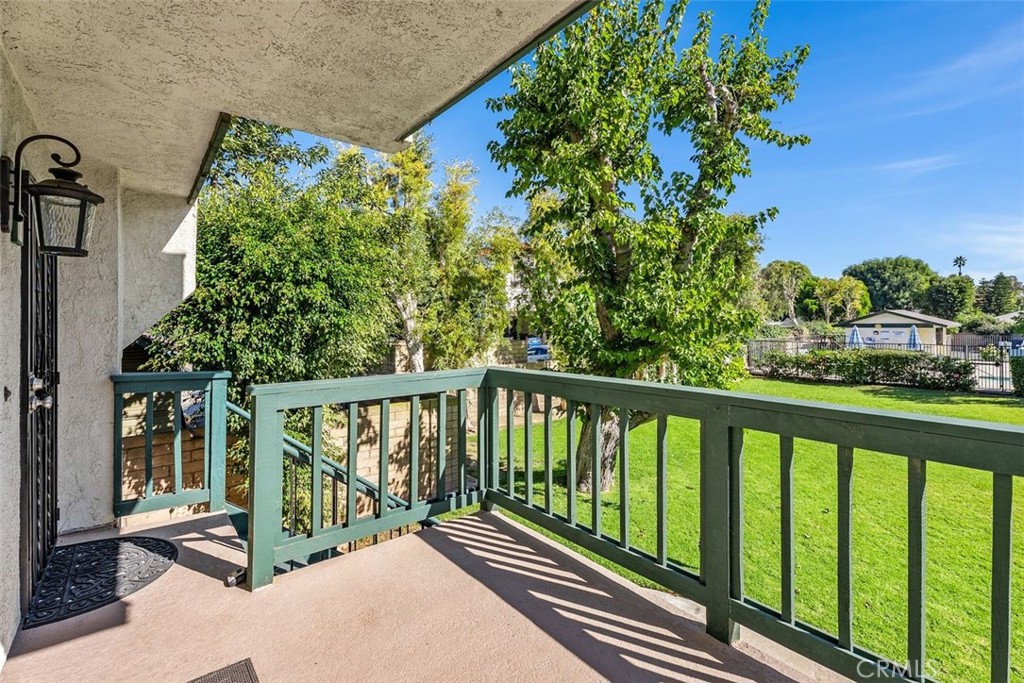 428 W 1st Street Property Photo 4