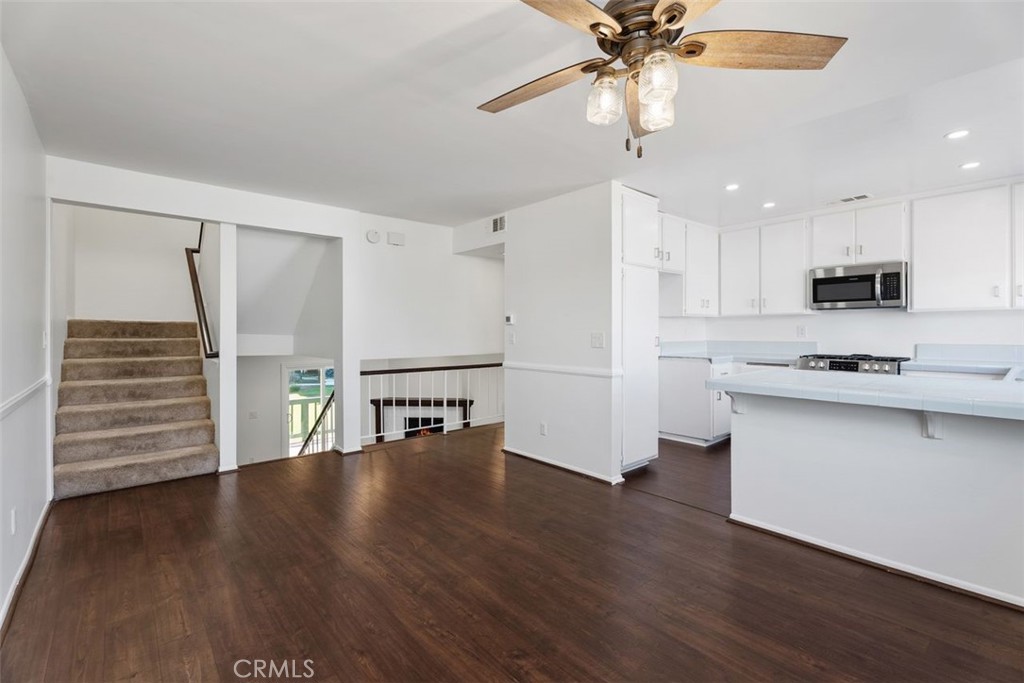 428 W 1st Street Property Photo 8