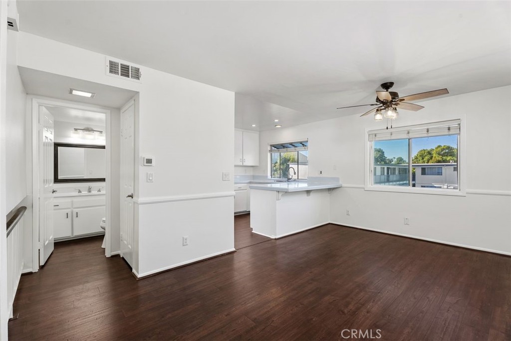 428 W 1st Street Property Photo 9