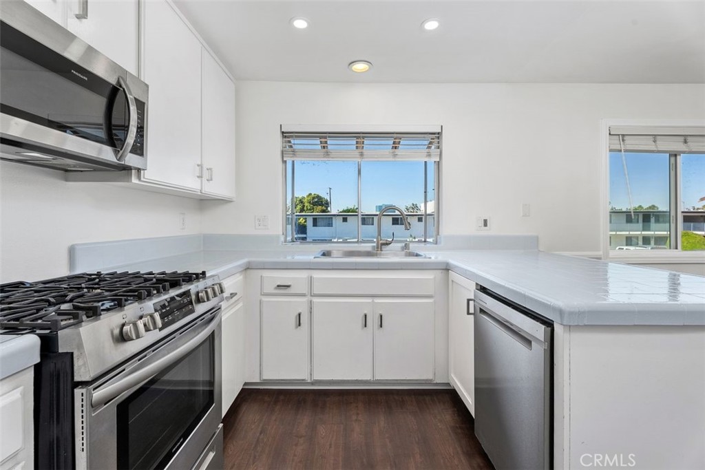 428 W 1st Street Property Photo 12