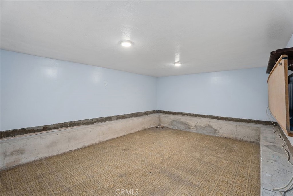 428 W 1st Street Property Photo 27