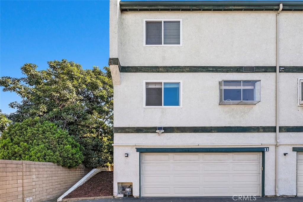 428 W 1st Street Property Photo 28