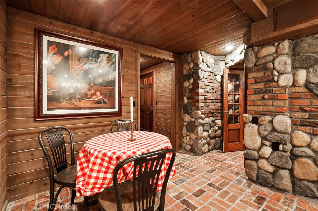 7008 Hawarden Property Photo 16