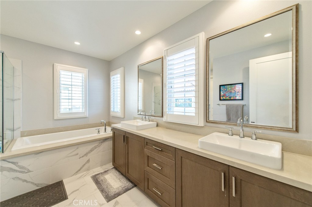 200 Piazza Property Photo 31