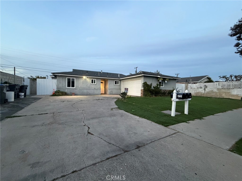 4721 W Oakfield Property Photo 1