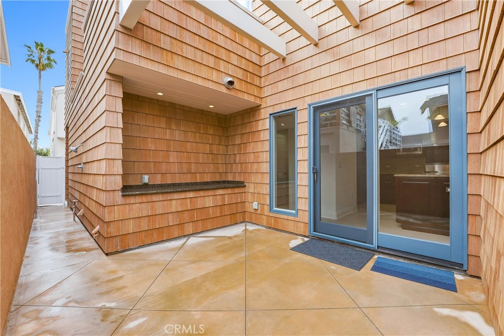 211 E Bay Property Photo 19