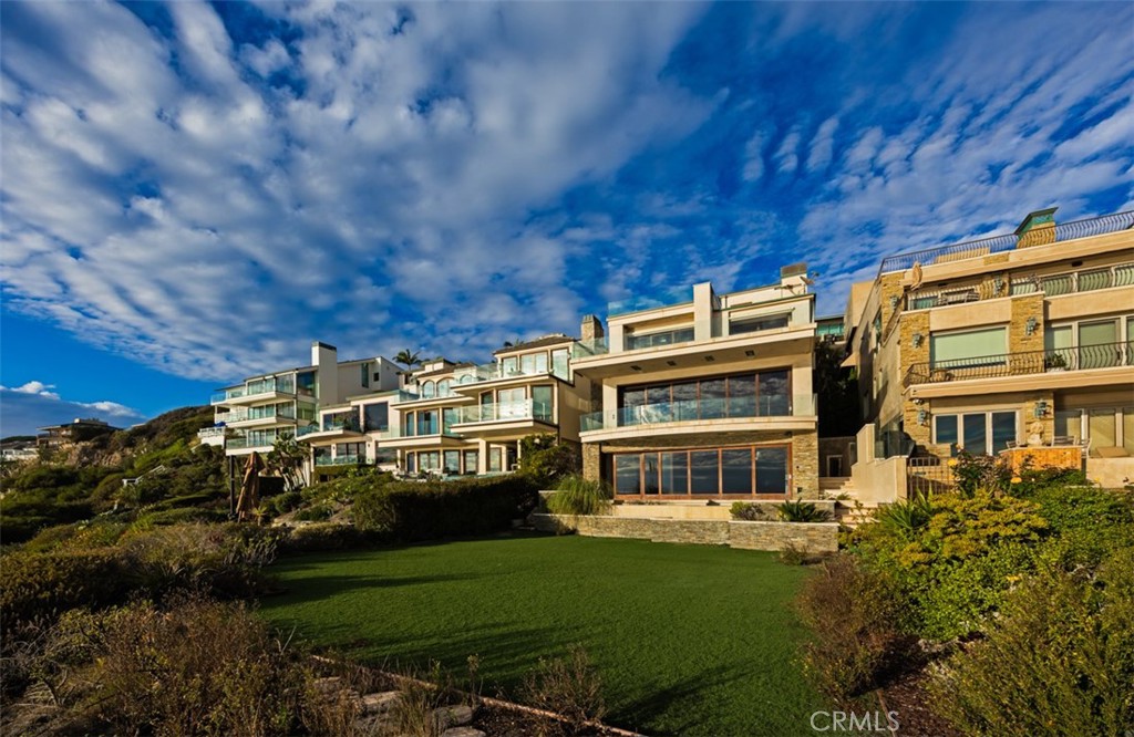 25 Bay Property Photo 3