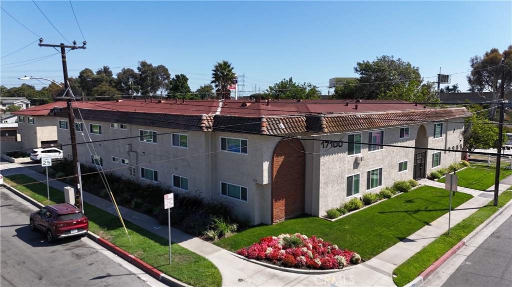 17100 Downey Avenue Property Photo 11