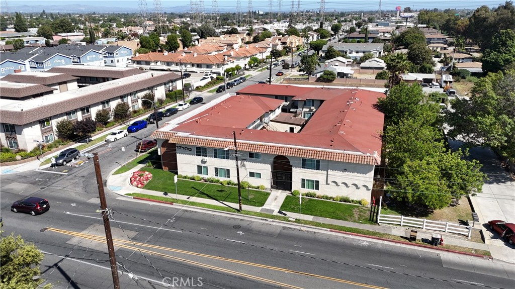 17100 Downey Avenue Property Photo 12