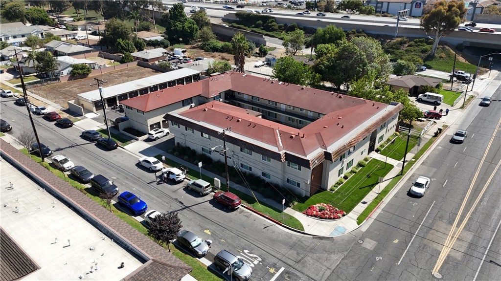 17100 Downey Avenue Property Photo 13