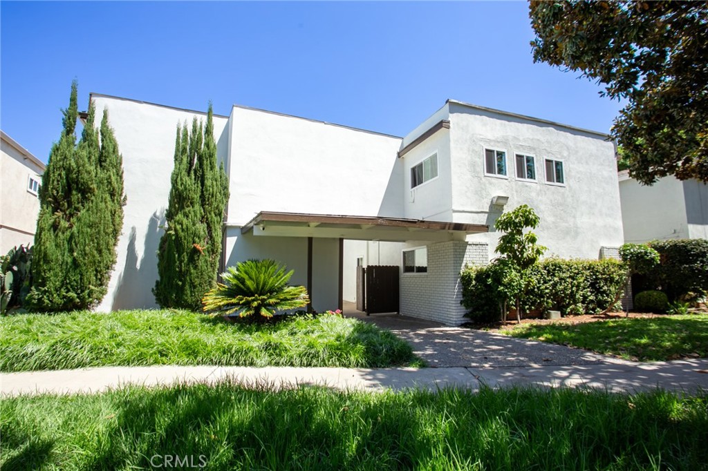 705 E Santa Fe Avenue Property Photo 1