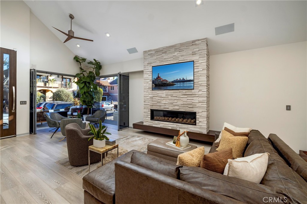 29 W Neapolitan Property Photo 3