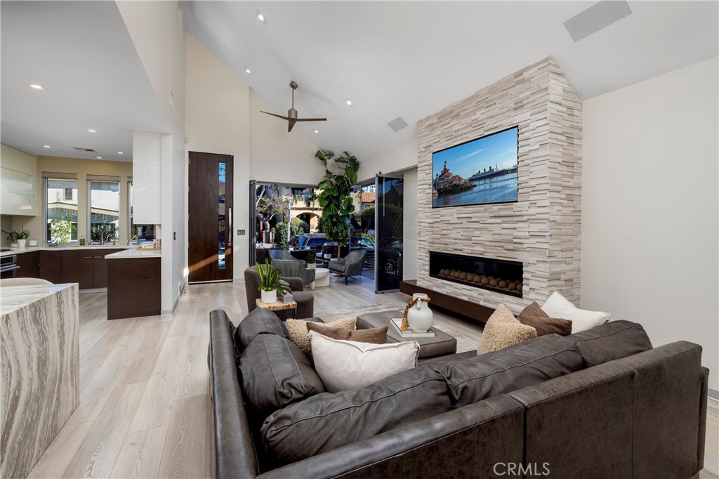 29 W Neapolitan Property Photo 4