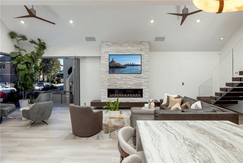 29 W Neapolitan Property Photo 5