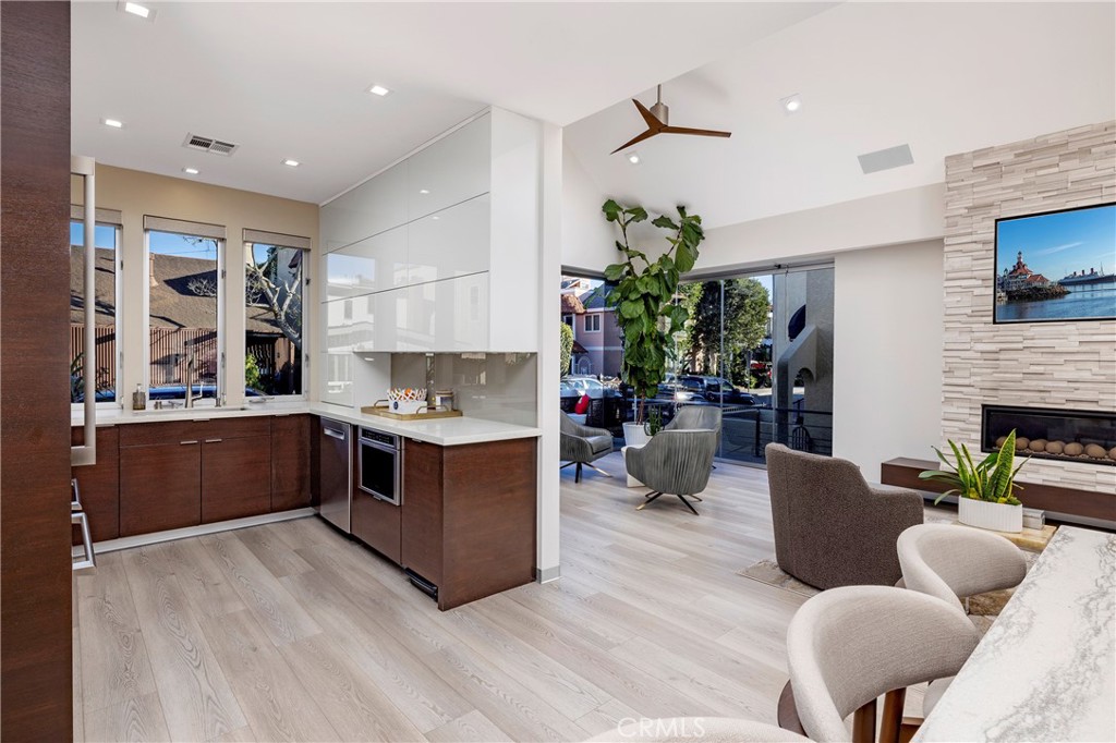 29 W Neapolitan Property Photo 10