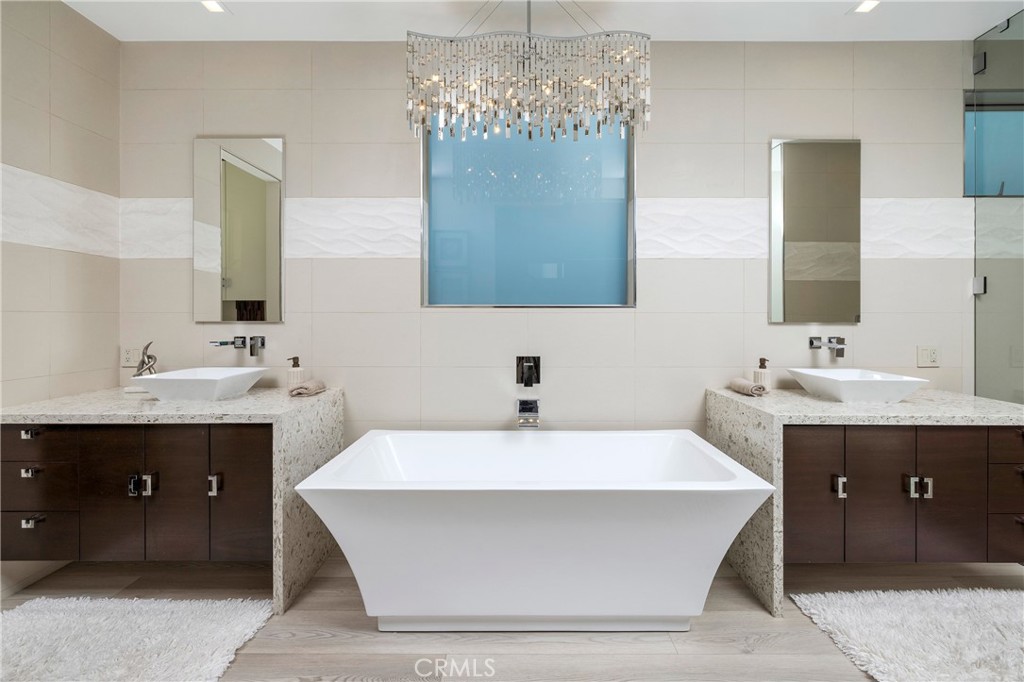 29 W Neapolitan Property Photo 19