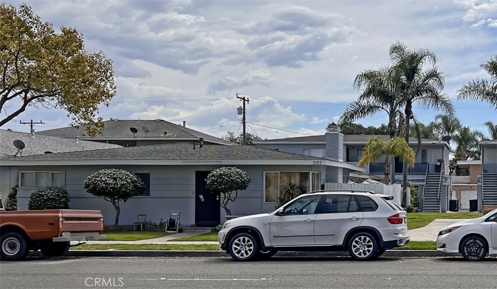 1122 W Broadway Property Photo 1